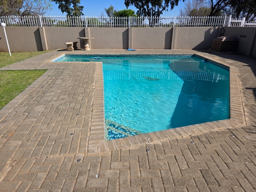 To Let 2 Bedroom Property for Rent in Heuwelsig Free State